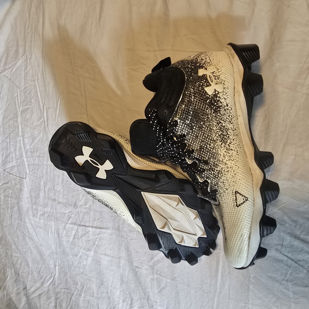 Under Armour Black and White High Top Boys Cleats Size 3.5
